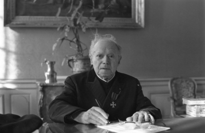 portrait-du-chanoine-felix-kir-maire-de-dijon-pour-ses-92-ans-en-1968-photo-archives-lbp-1520624364